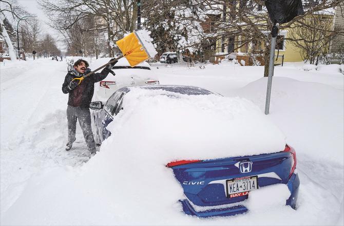 Snow storm scenes in Buffalo, New York.